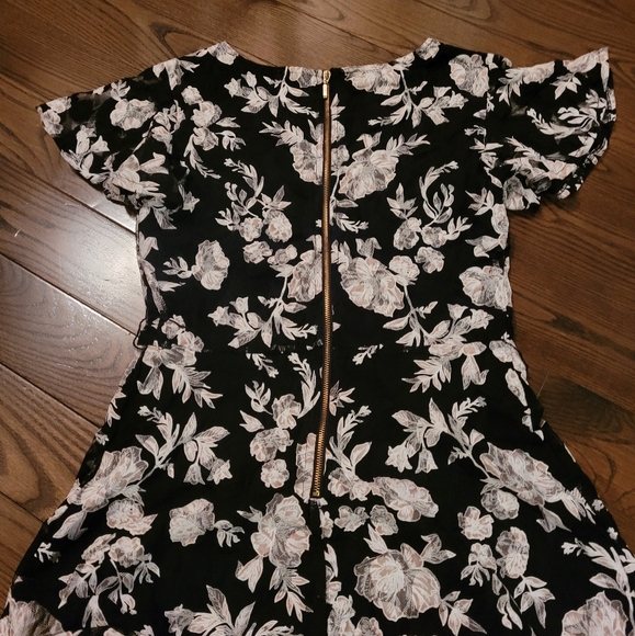 Beautiful dress with lacey overlay, lined, size sml. Excellent condition - Picture 4 of 6